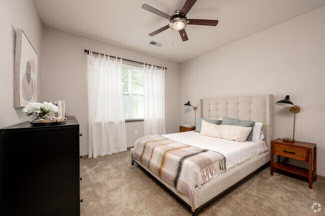 2 habitaciones, 2 baños - 1076 pies cuadrados - Segundo dormitorio - River Ridge