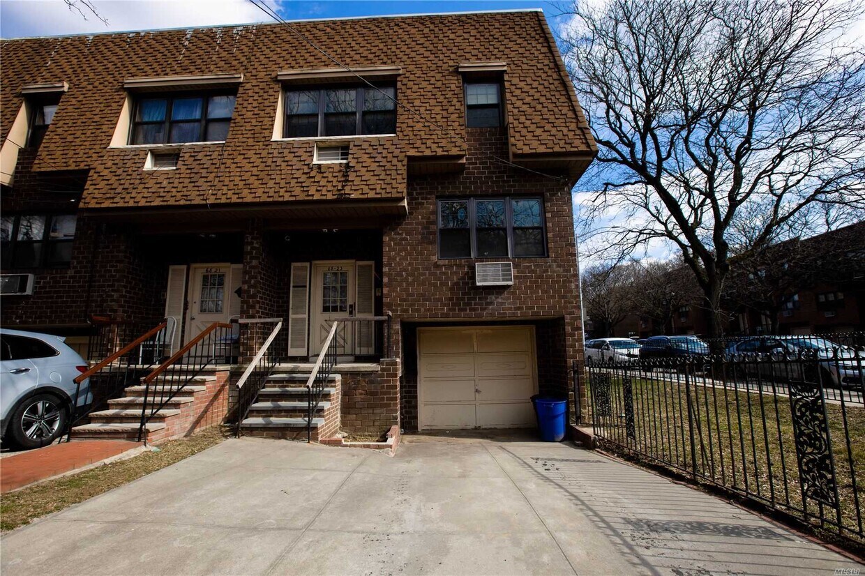 Primary Photo - 68-23 Douglaston Pkwy