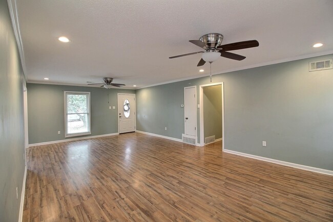 Building Photo - 816 Quail Chase Ln