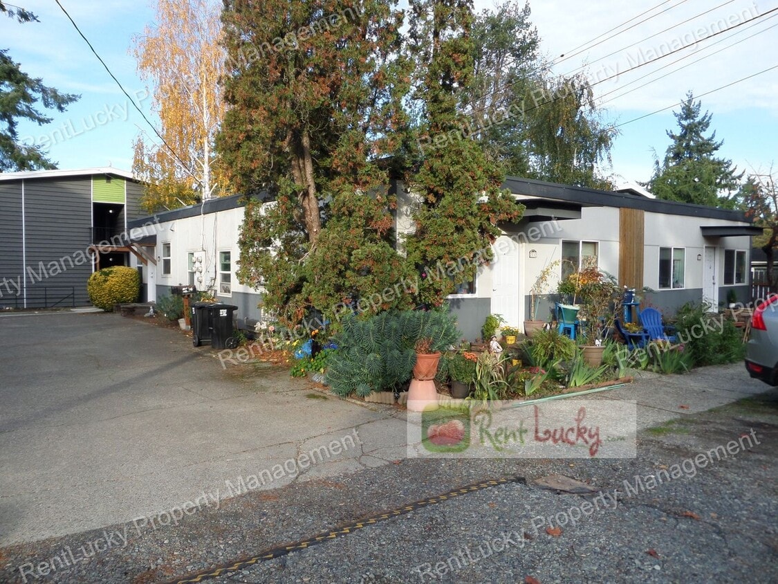 Photo - 2110-2116 NE 85th St (Seattle, WA)