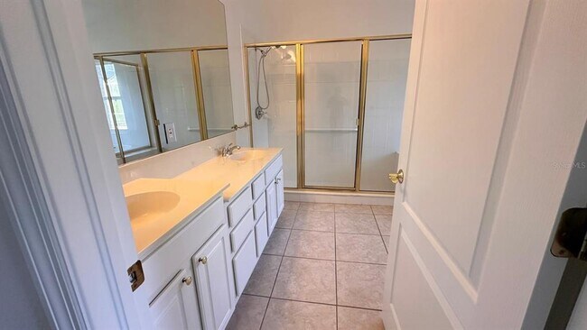 Foto del edificio - 5138 Mayfair Park Ct