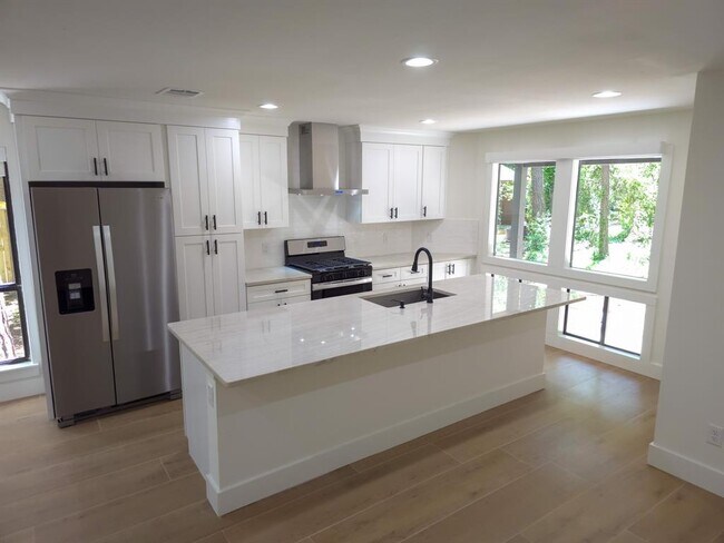 Foto del edificio - 14 Lehigh Springs Dr