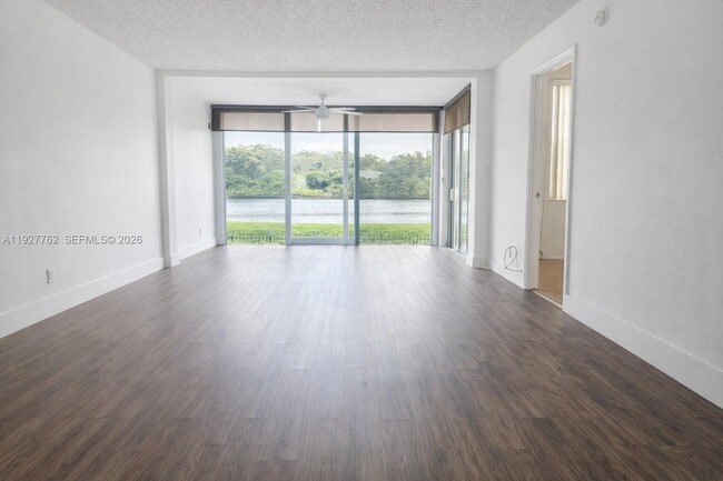 Building Photo - 9450 Poinciana Pl