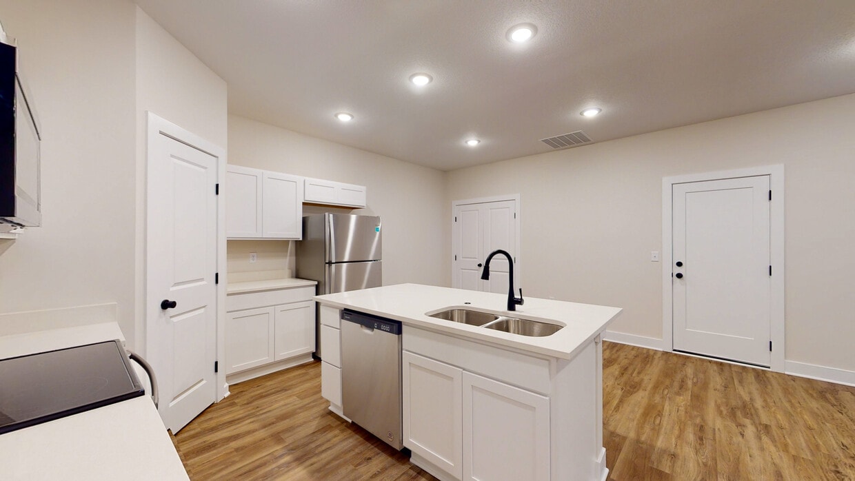 Foto principal - 1119 N Broadview Ln