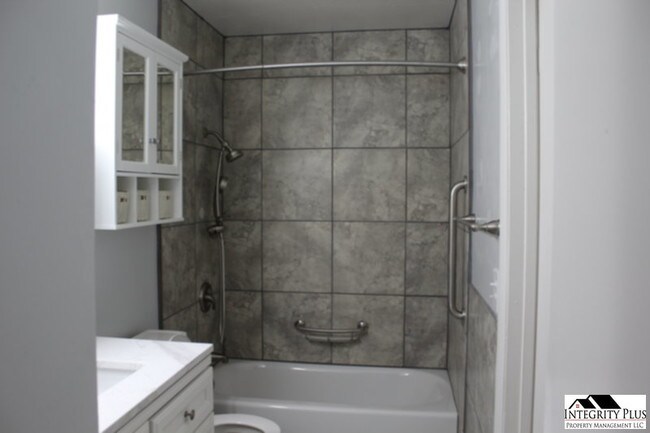 Foto del edificio - 1698 N Cameron St