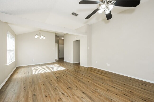 Foto del edificio - 2213 Whispering Wind St