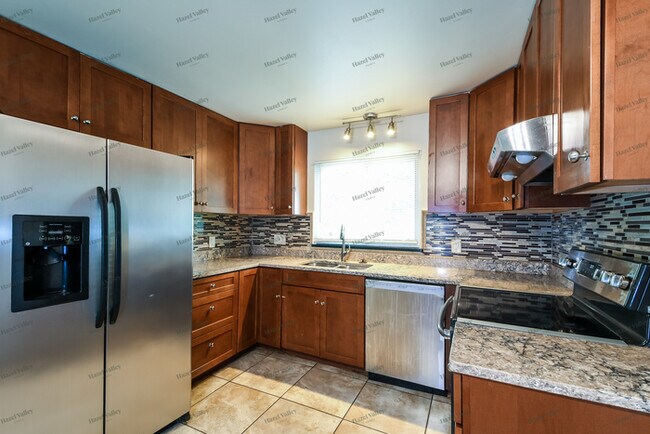 Foto del edificio - 1036 Treeline Ct