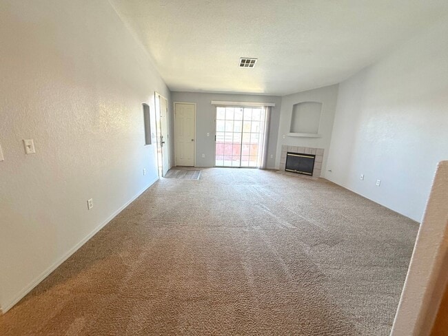 Building Photo - SPACIOUS 2BED/2BATH CONDO IN GATED COMMUNITY