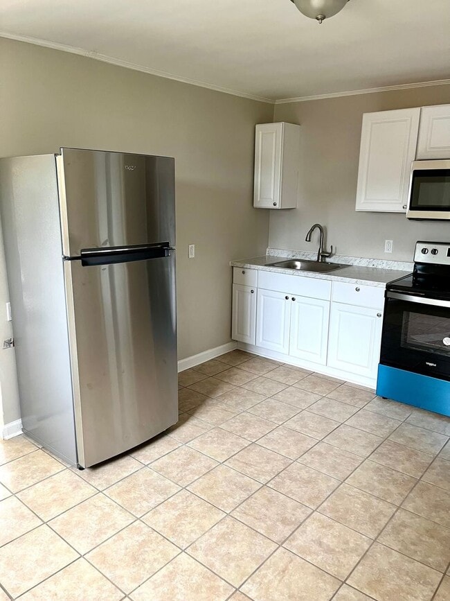 Building Photo - 104 Lassiter Dr