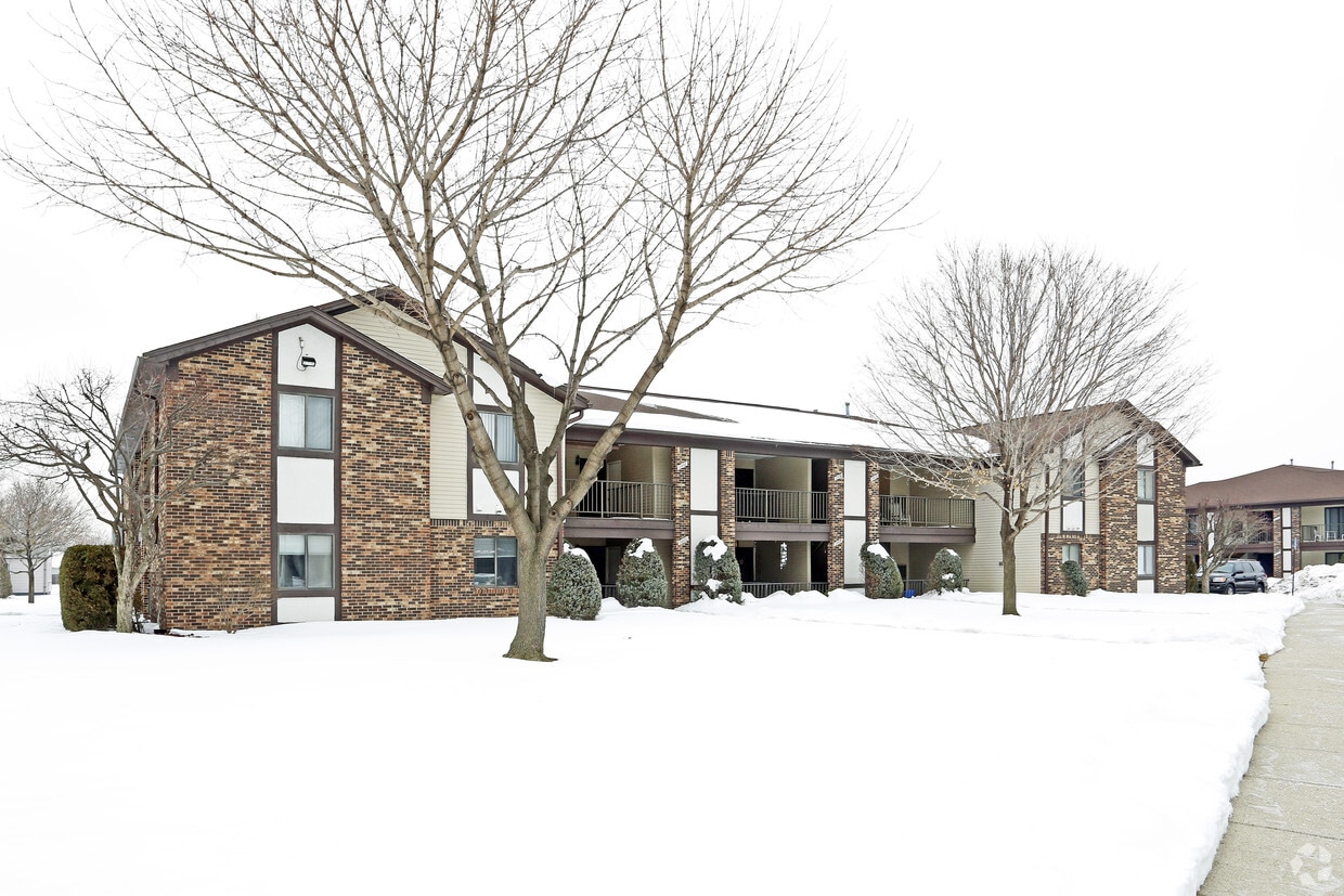 Tina's Garden Estates Apartments in Roseville, MI