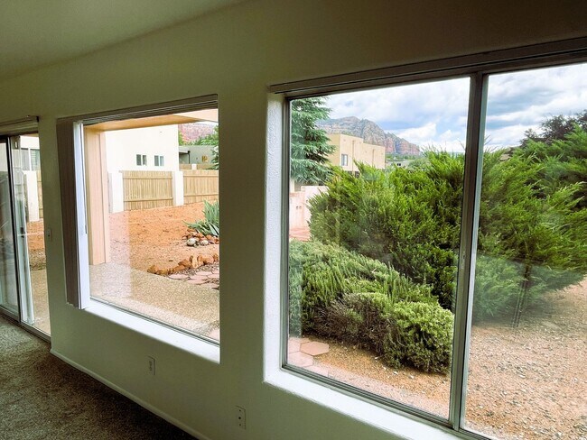 Foto del edificio - HOUSE - VILLAGE OF OAK CREEK