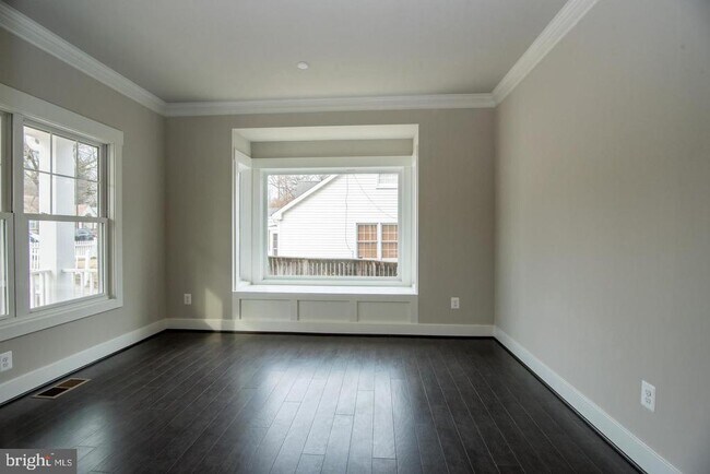 Building Photo - 6928 Regent Ln
