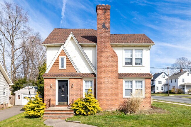 Foto del edificio - 971 Enfield St