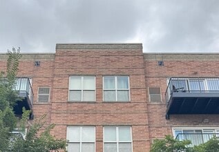 Building Photo - 647 N Green St