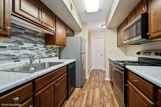 Building Photo - 520 Shorely Dr