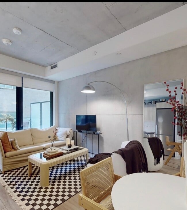 Building Photo - 458 Richmond St W