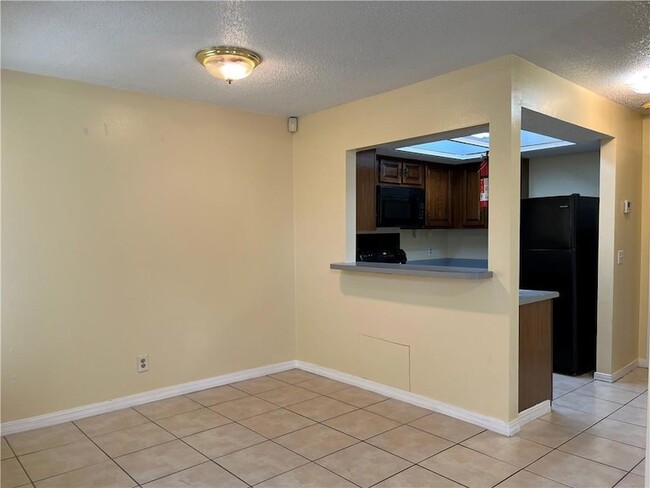 Building Photo - 1002 Dr