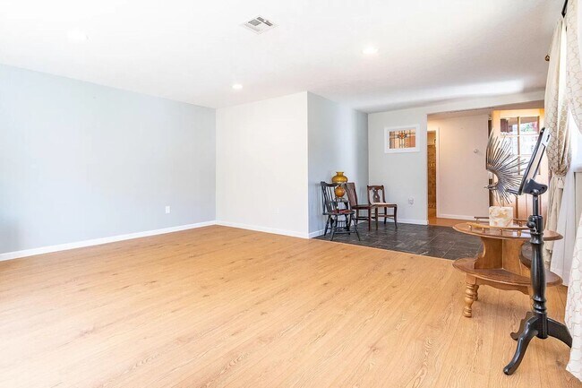 Foto del edificio - Centrally located one bedroom, one bath ho...