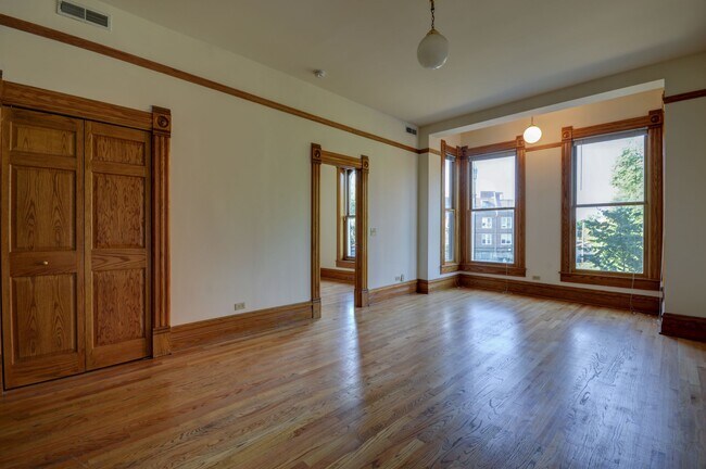Building Photo - 2638 N Lincoln Ave