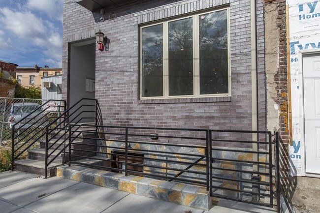 Foto del edificio - 2413 Frankford Ave