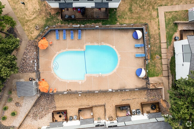 Building Photo - Bedford Hills