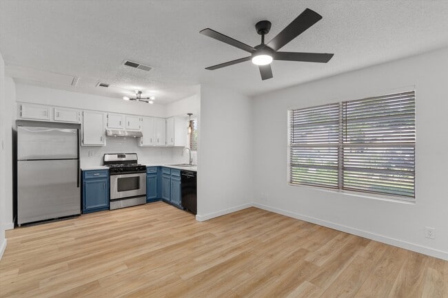 Building Photo - 5700 Cherry Park