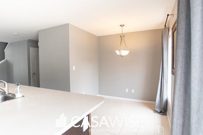 Photo du bâtiment - 1623-1623 Towne Centre Blvd NW