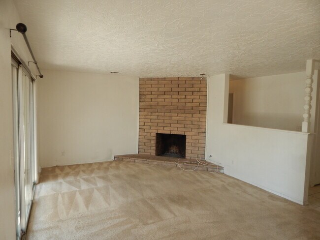 Building Photo - 6363 Carlo Dr