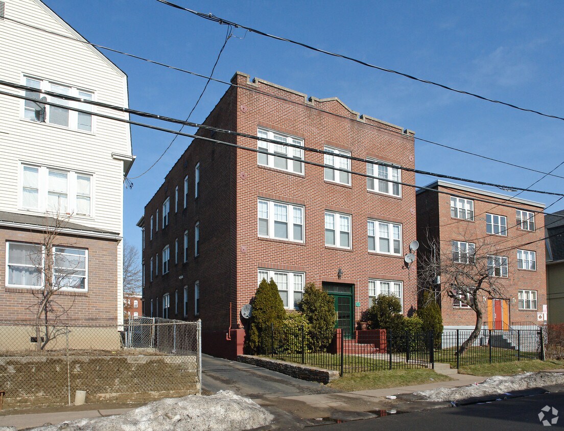 Primary Photo - 50-52 Standish St