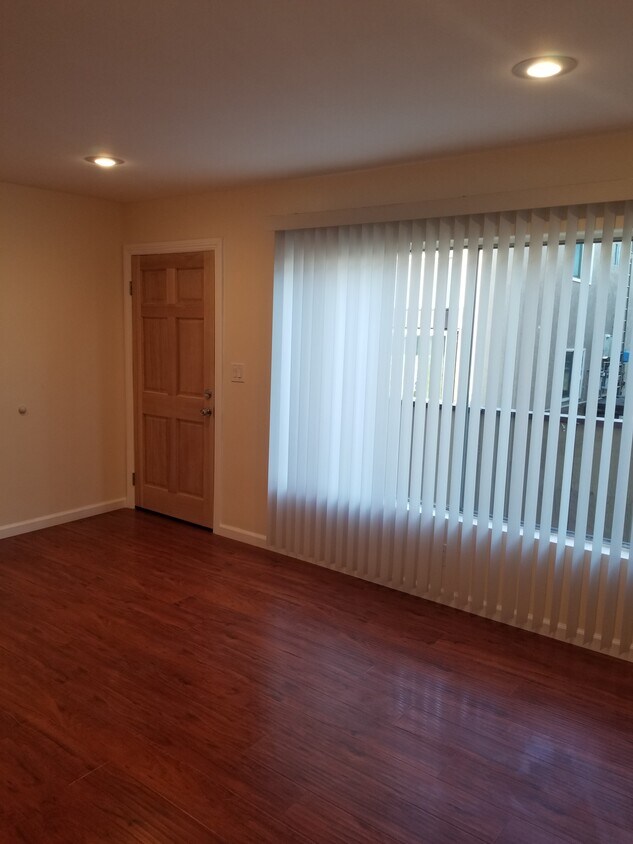 7300 Lennox Ave Unit J9, Van Nuys, CA 91405 Condo for Rent in Van