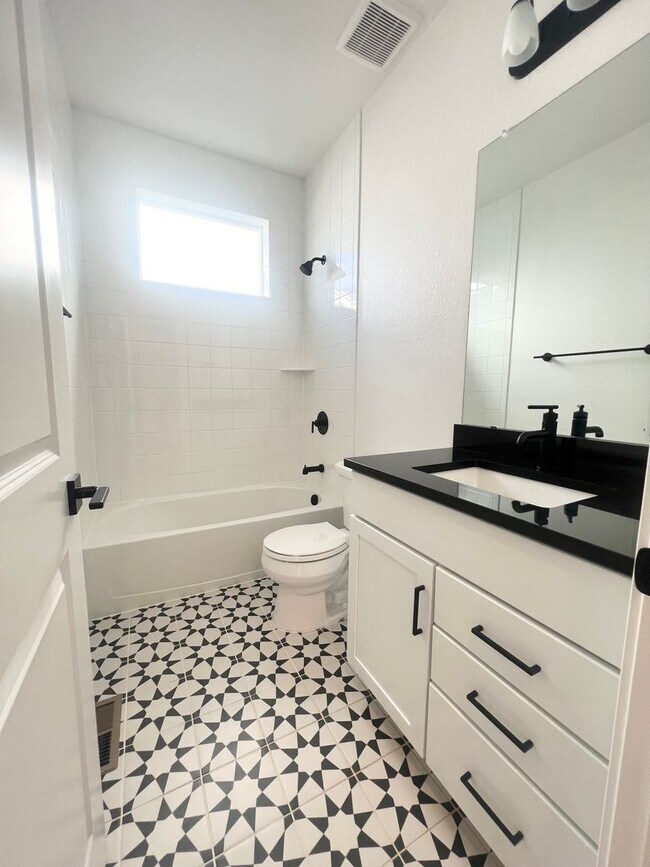 Foto del edificio - Brand New 5bd/4ba Located in the desirable Raindance neighborhood