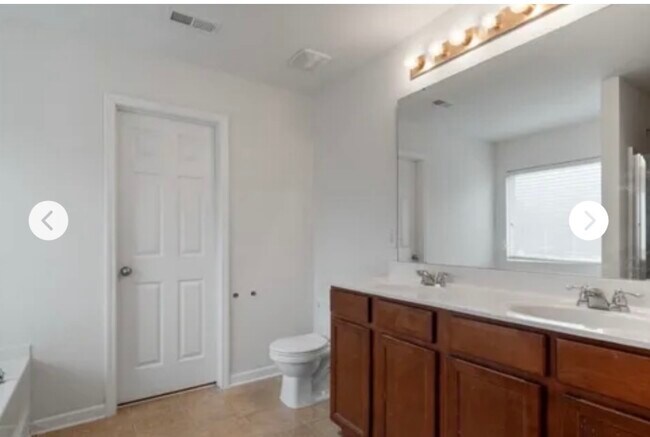 Foto del edificio - 933 Willow Creek Dr