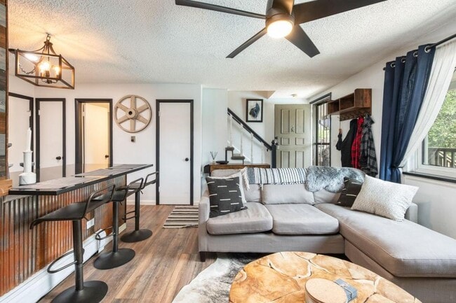 Building Photo - 2700 S Holly St