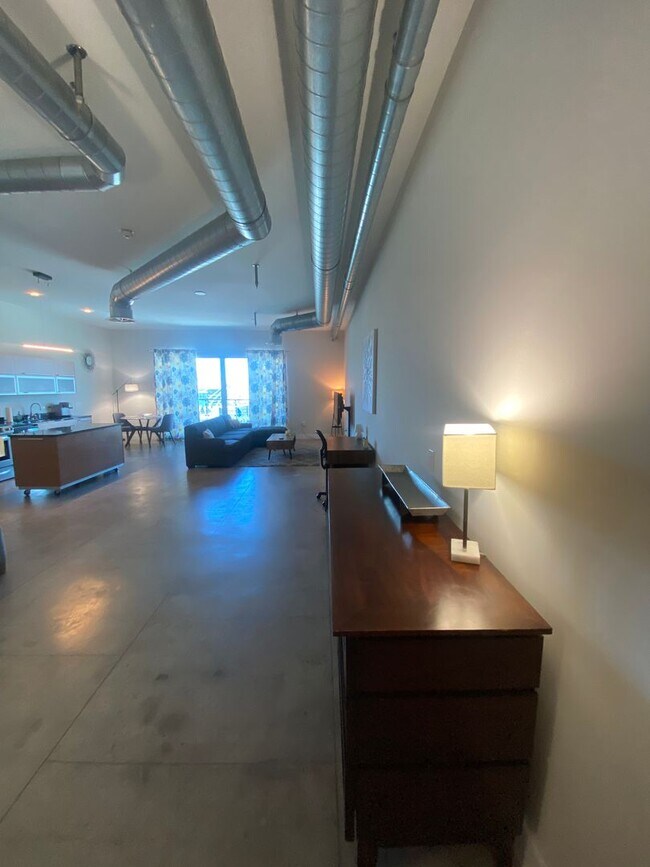 Foto del edificio - Stunning Fully Furnished Loft with Breathtaking Views of the Las Vegas Strip!