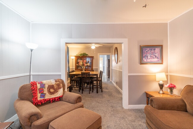 Building Photo - Pet friendly whole house. Parking Office C...