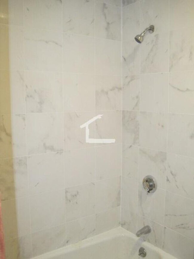Building Photo - Spacious 4 Bed Right In Allston