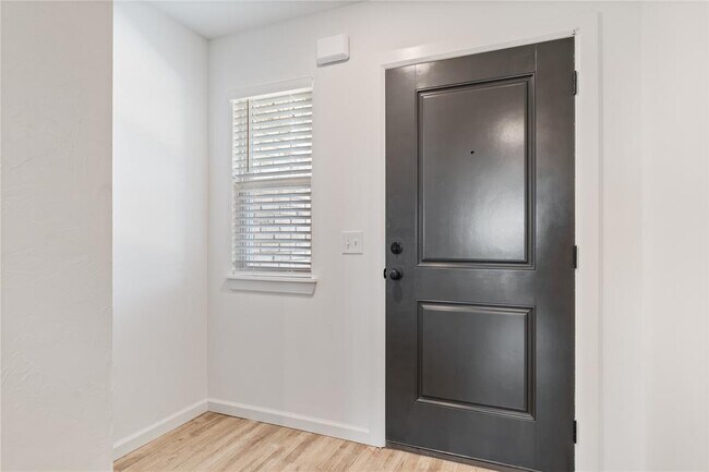 Building Photo - 9709 SW 29th St