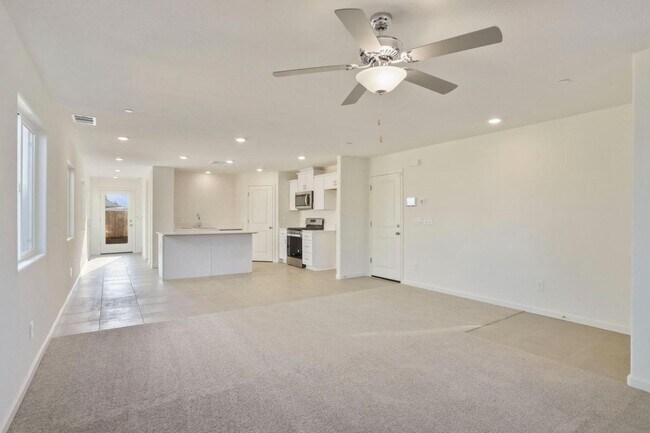 Foto del edificio - 2 WEEKS FREE RENT December Special - Brand new house ready to be your next home