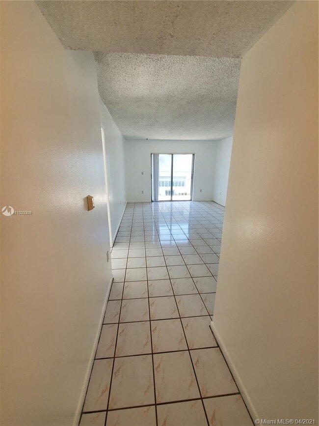 Building Photo - 16750 NE 10th Ave