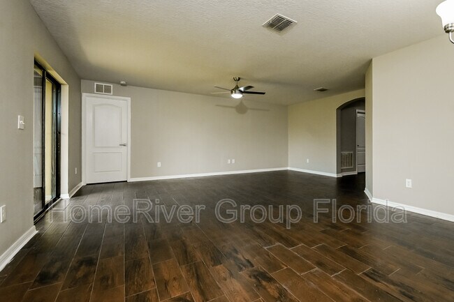 Building Photo - 909 Wynnmere Walk Ave