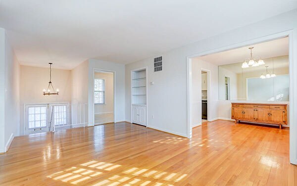 Foto del edificio - 5906 River Rd