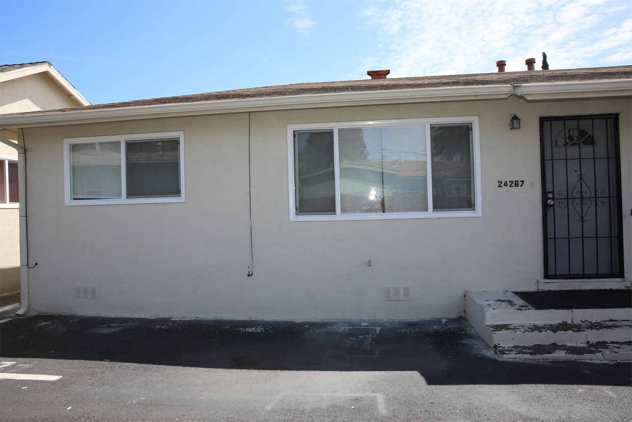 Foto principal - 24267 Silva Ave