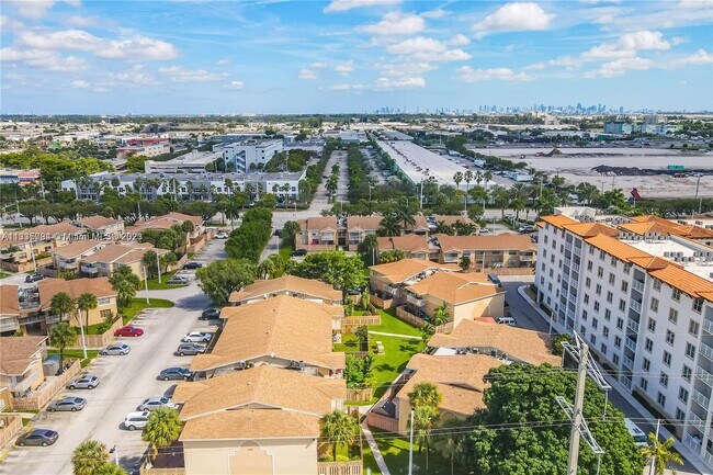 Foto del edificio - 4470 NW 79th Ave