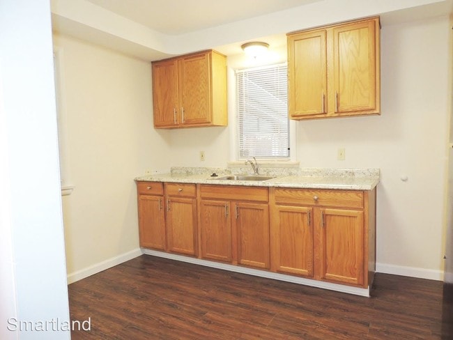Building Photo - 411 Greenvale Rd