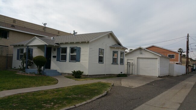 side view - 307 E Mills Dr