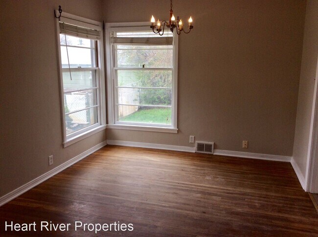 Foto del edificio - 2 br, 1.5 bath House - 335 7th Ave W