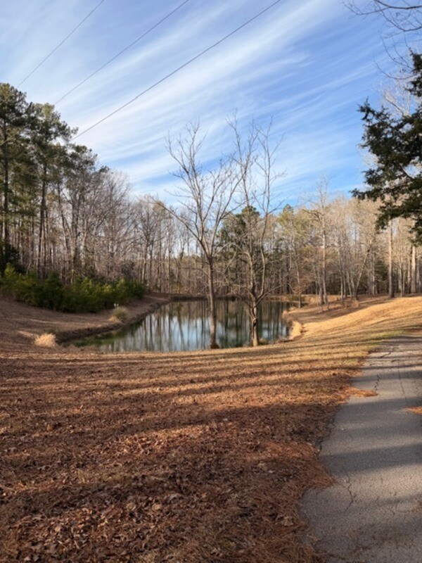 Foto del edificio - 250 Running Deer Rd