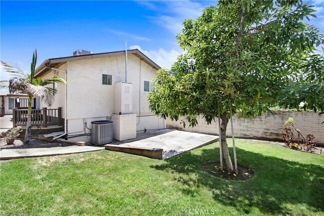 Building Photo - 2495 Vista Dr