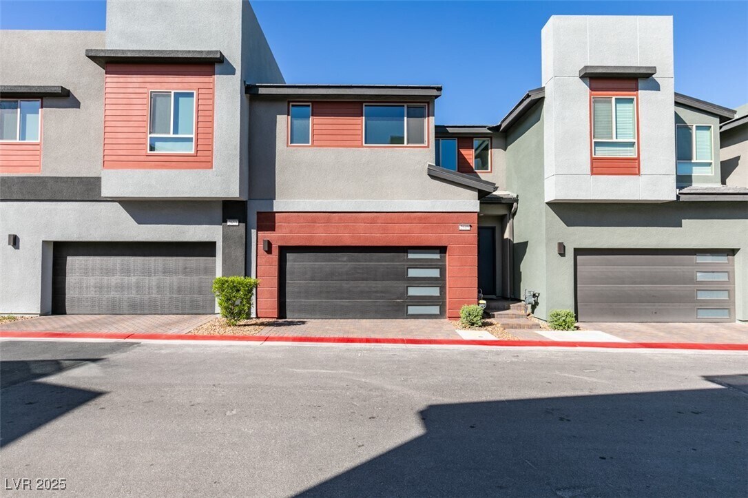 Foto principal - 2649 Conifer Canyon St