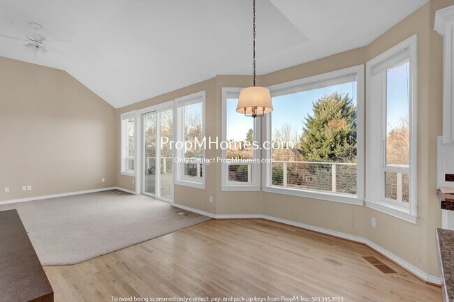 Building Photo - Luxury Four Bedroom Home in West Linn w/ Stunning Views! DEPOSIT SPECIAL